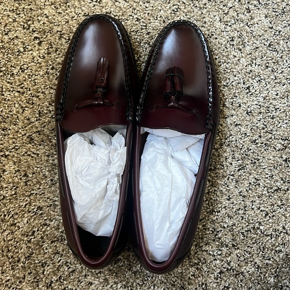 NEVER WORN G.H. Bass & Co. Men’s Loafers - Larkin Tassel, Color Wine. Size 9 US.